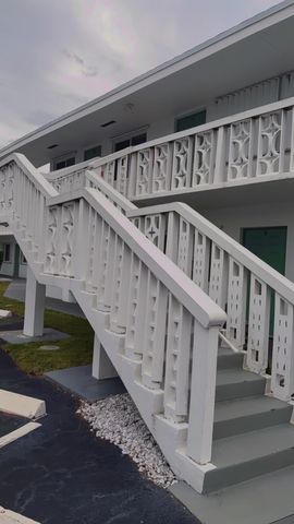 2004 Lake Osborne Drive 17, Lake Worth Beach, FL 33461