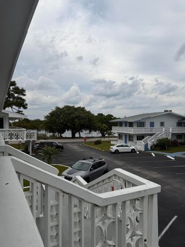 2004 Lake Osborne Drive 17, Lake Worth Beach, FL 33461