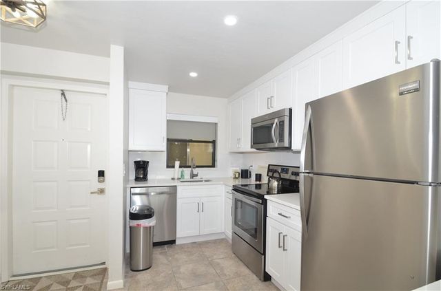 271 Southbay DR 235, Naples, FL 34108