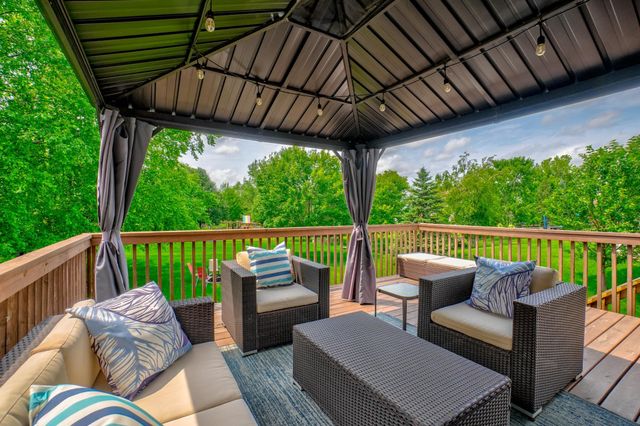 3412 Walden Drive, Woodbury, MN 55129