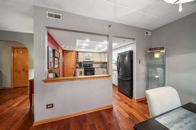 9026 Del Prado Drive 1N, Palos Hills, IL 60465