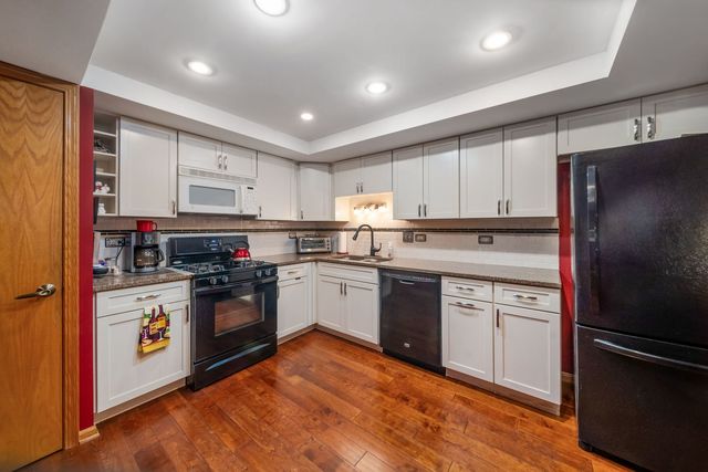 9026 Del Prado Drive 1N, Palos Hills, IL 60465