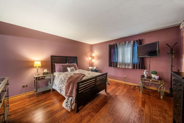 9026 Del Prado Drive 1N, Palos Hills, IL 60465