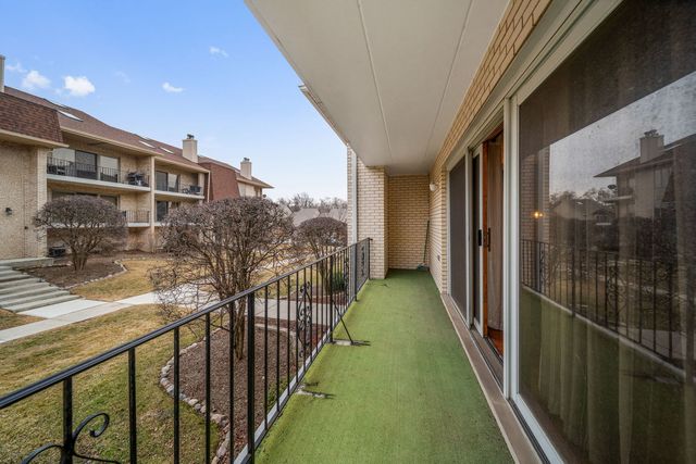 9026 Del Prado Drive 1N, Palos Hills, IL 60465