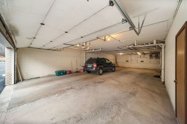 9026 Del Prado Drive 1N, Palos Hills, IL 60465