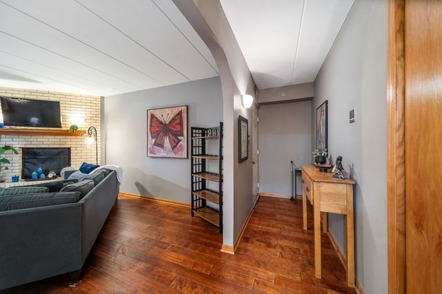 9026 Del Prado Drive 1N, Palos Hills, IL 60465