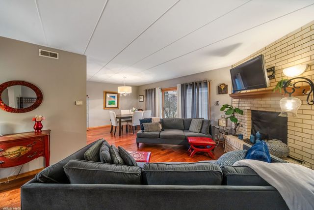 9026 Del Prado Drive 1N, Palos Hills, IL 60465