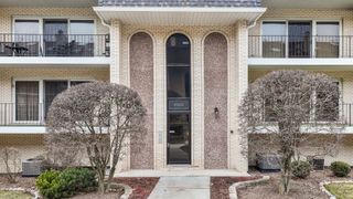 9026 Del Prado Drive 1N, Palos Hills, IL 60465