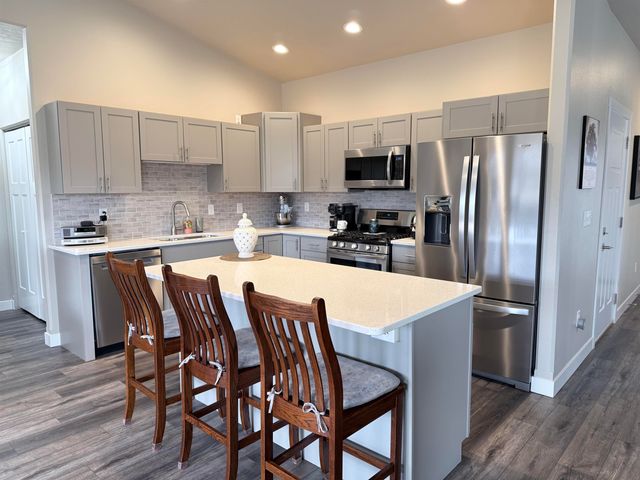 150 Mulberry Loop NE, Minot, ND 58703