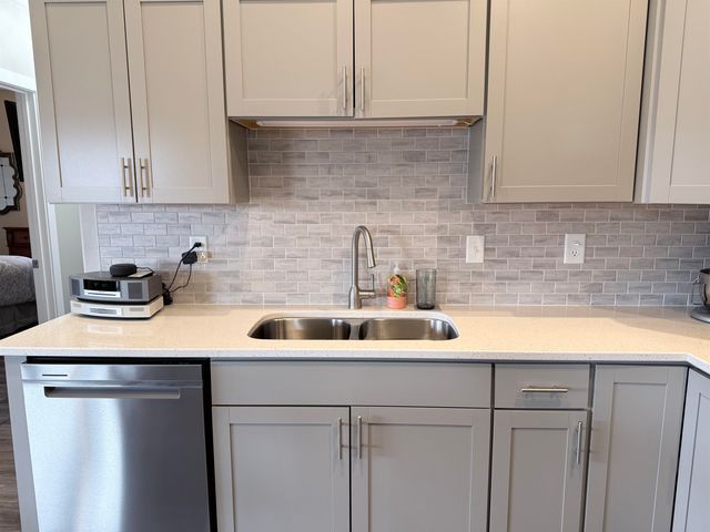 150 Mulberry Loop NE, Minot, ND 58703