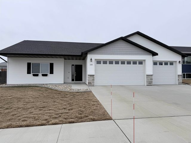 150 Mulberry Loop NE, Minot, ND 58703