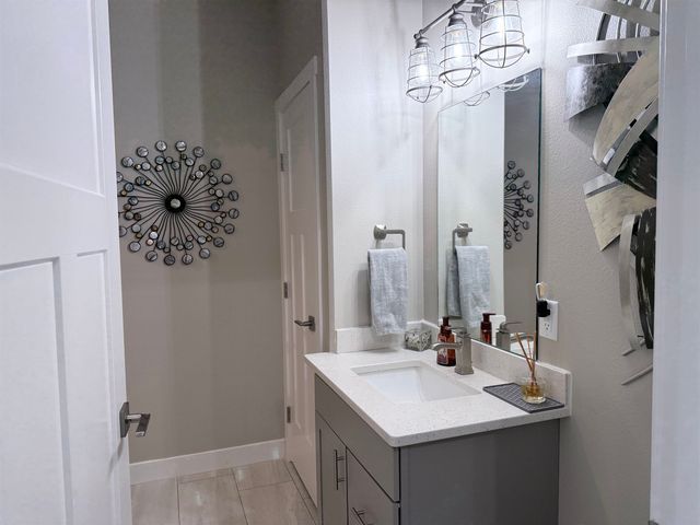 150 Mulberry Loop NE, Minot, ND 58703