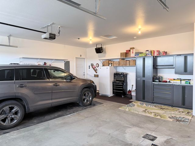 150 Mulberry Loop NE, Minot, ND 58703