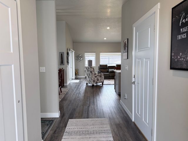 150 Mulberry Loop NE, Minot, ND 58703