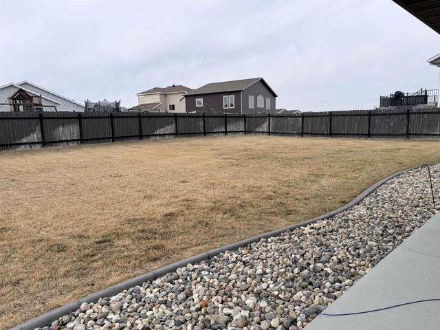 150 Mulberry Loop NE, Minot, ND 58703