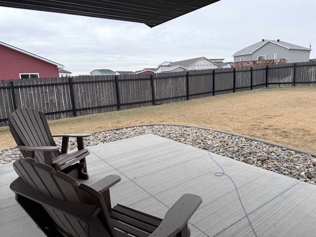 150 Mulberry Loop NE, Minot, ND 58703