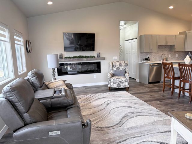 150 Mulberry Loop NE, Minot, ND 58703