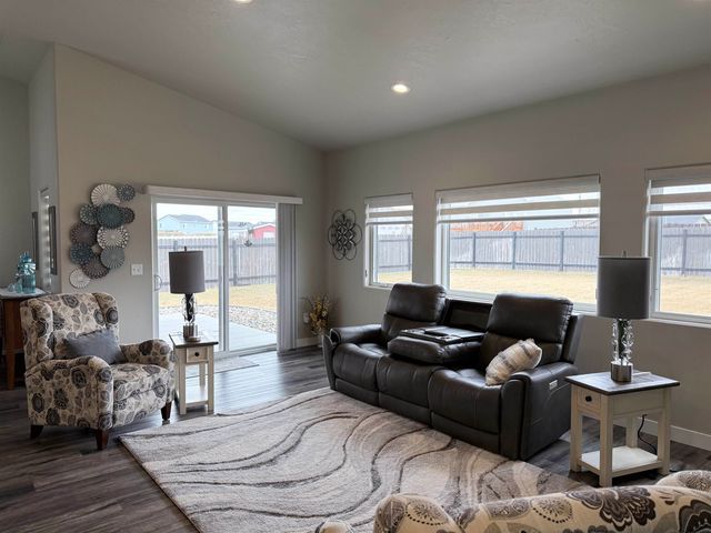 150 Mulberry Loop NE, Minot, ND 58703