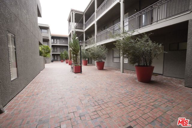 14844 Dickens Street 108, Sherman Oaks, CA 91403