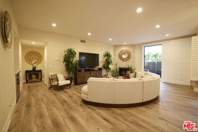 14844 Dickens Street 108, Sherman Oaks, CA 91403