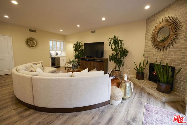 14844 Dickens Street 108, Sherman Oaks, CA 91403