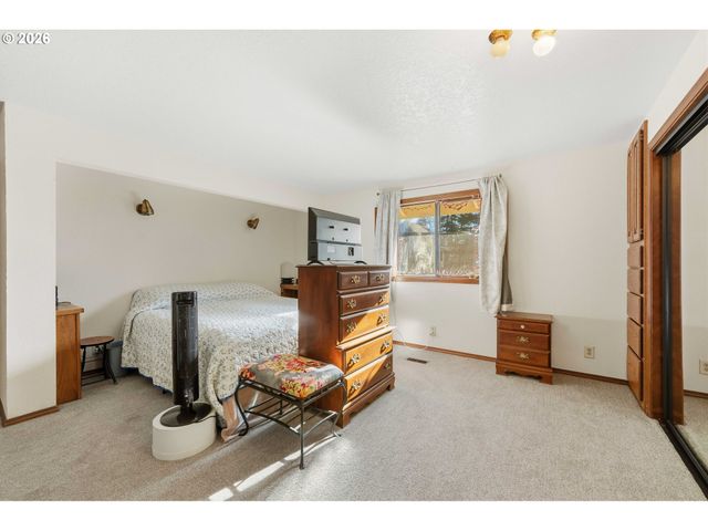 2595 BRUSSELLS St, North Bend, OR 97459