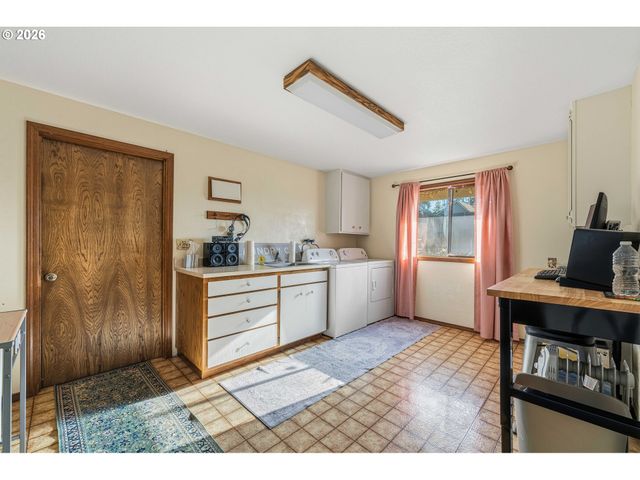 2595 BRUSSELLS St, North Bend, OR 97459