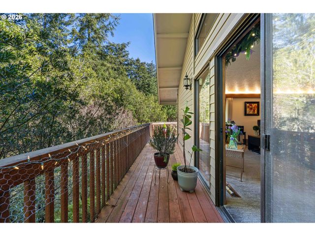 2595 BRUSSELLS St, North Bend, OR 97459