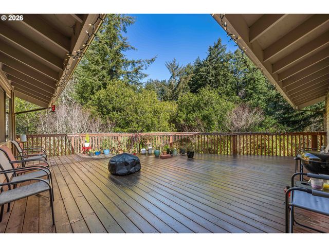 2595 BRUSSELLS St, North Bend, OR 97459