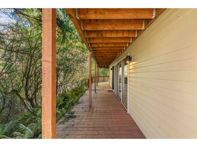 2595 BRUSSELLS St, North Bend, OR 97459