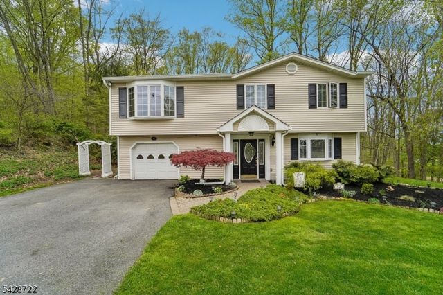42 Scenic Dr, Green Twp., NJ 07821