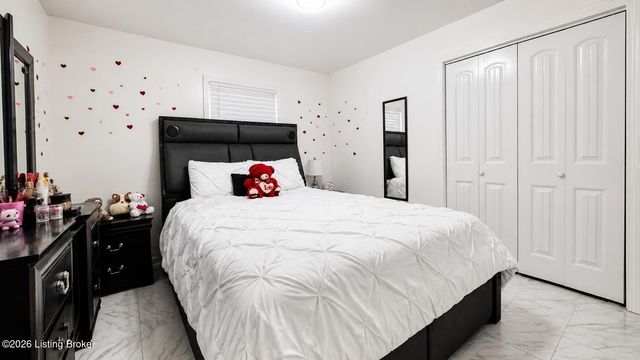 4426 Lynnview Dr, Louisville, KY 40216
