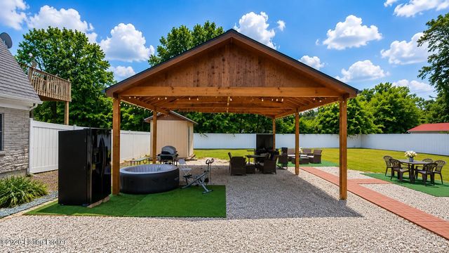 4426 Lynnview Dr, Louisville, KY 40216
