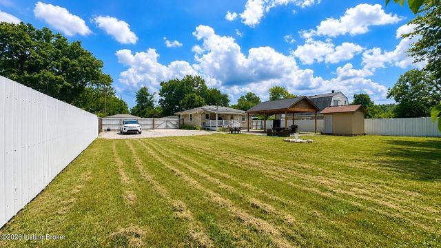 4426 Lynnview Dr, Louisville, KY 40216