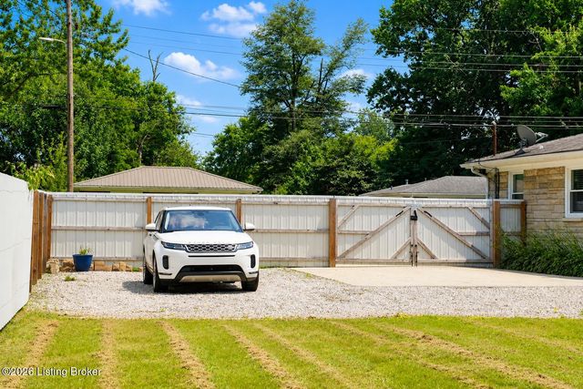 4426 Lynnview Dr, Louisville, KY 40216