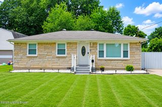 4426 Lynnview Dr, Louisville, KY 40216