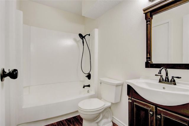 15334 Bratten Lane, Houston, TX 77598