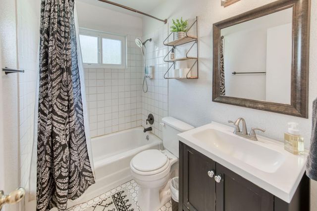 965 W Fairmont Avenue, Clovis, CA 93612