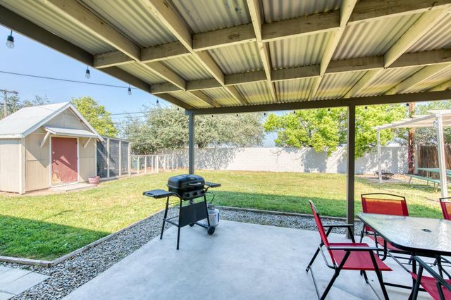 965 W Fairmont Avenue, Clovis, CA 93612