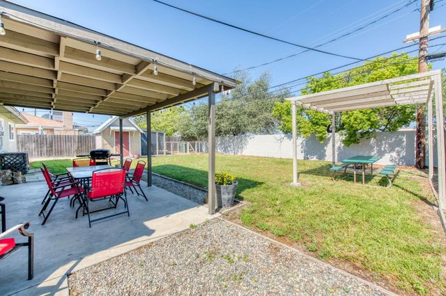 965 W Fairmont Avenue, Clovis, CA 93612