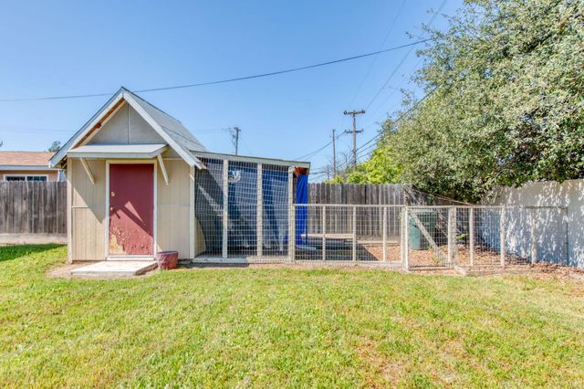 965 W Fairmont Avenue, Clovis, CA 93612