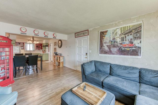 965 W Fairmont Avenue, Clovis, CA 93612