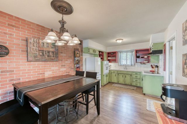 965 W Fairmont Avenue, Clovis, CA 93612