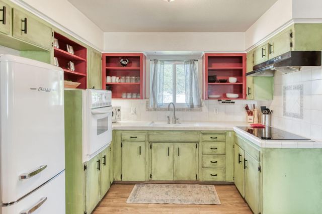 965 W Fairmont Avenue, Clovis, CA 93612