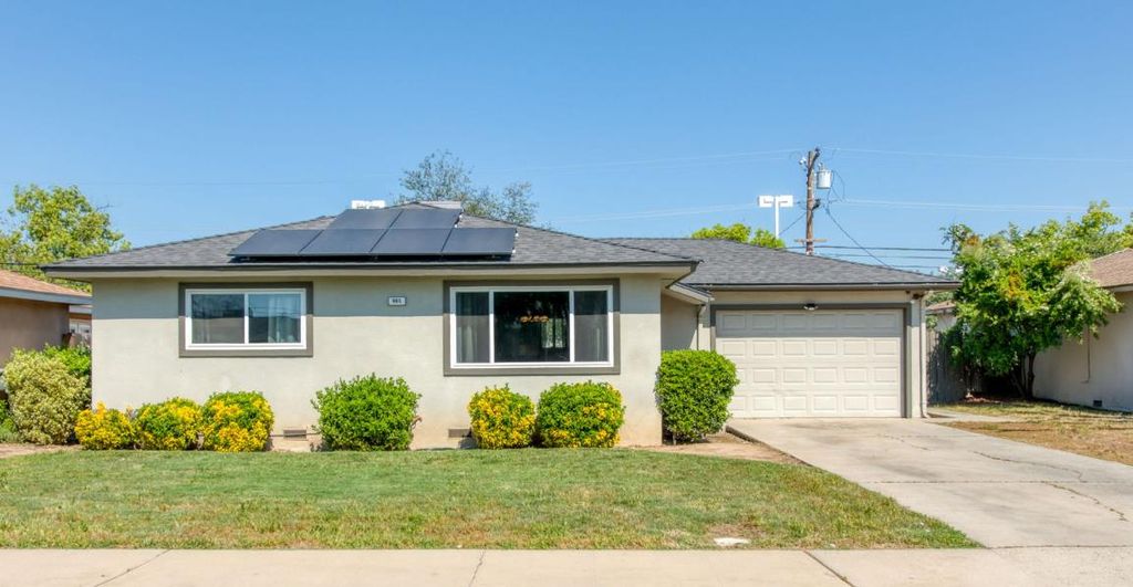 965 W Fairmont Avenue, Clovis, CA 93612