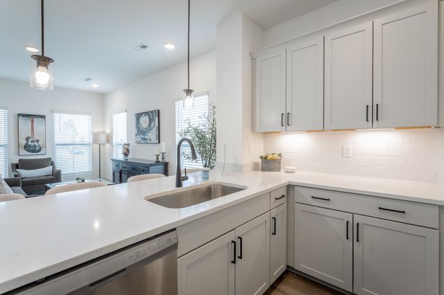 1590 S Watkins Street, Chattanooga, TN 37404