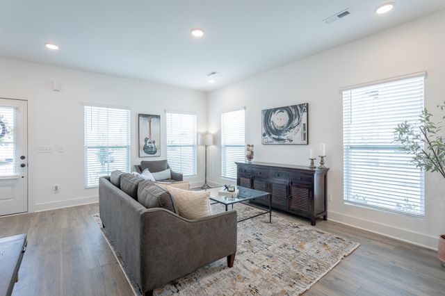 1590 S Watkins Street, Chattanooga, TN 37404