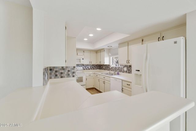 9825 E NAVAJO Place, Sun Lakes, AZ 85248