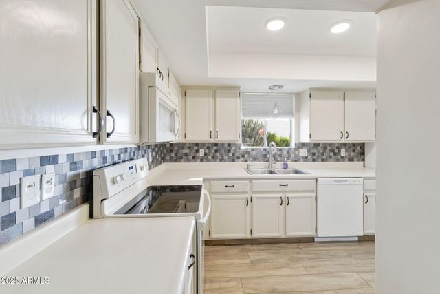 9825 E NAVAJO Place, Sun Lakes, AZ 85248