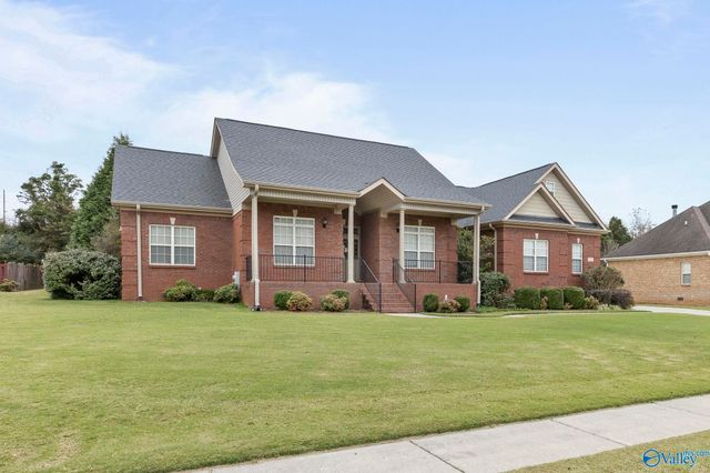 230 Twin Lakes Drive, New Market, AL 35761